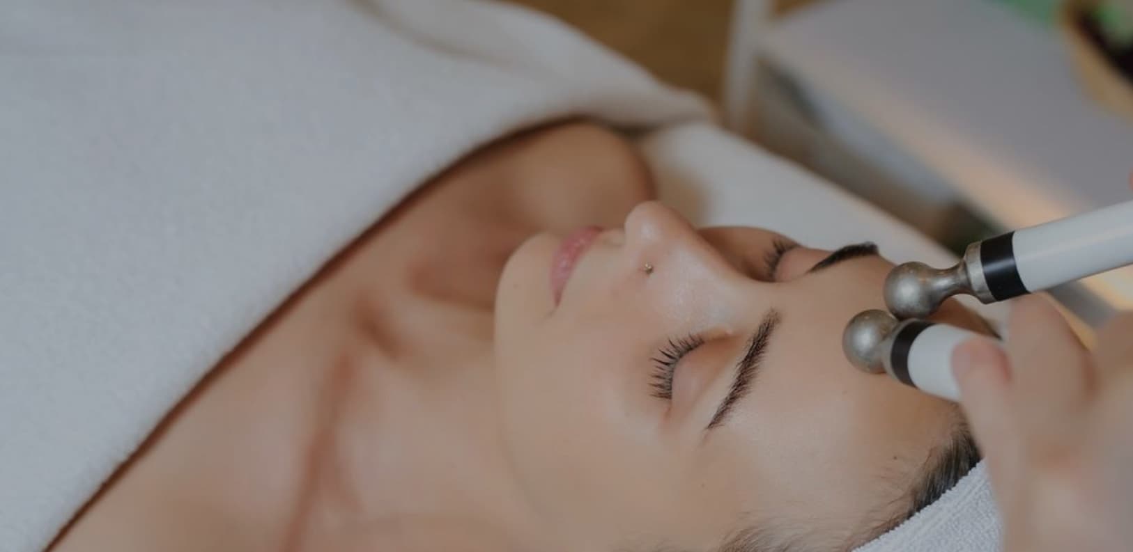 Professional facial treatment at Facial Therapy by Hien in Stockholm